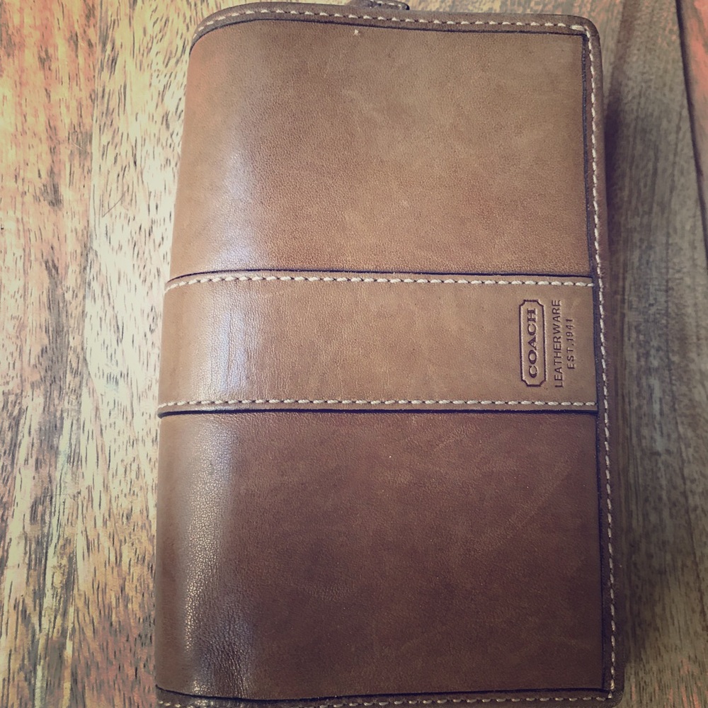 Leather Coach Wallet! Like new, great condition!